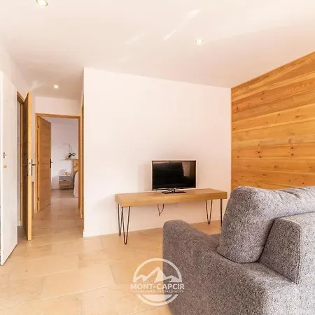 Escal Apartment *